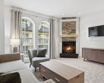 Blue Mountain Resort Mosaic Suites - The Blue Mountains - Вітальня