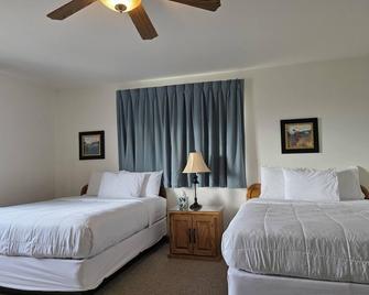 American Host Inn - Hart - Bedroom