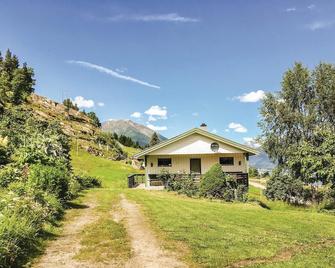2 bedroom beautiful home in Balestrand - Balestrand - Bâtiment