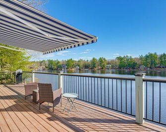 Modern Waterfront Gem w/ Dock on Lake Monomonac - Winchendon - Balcón