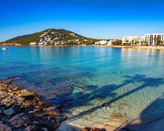 Hostal y Apartamentos Santa Eulalia - Santa Eulària des Riu