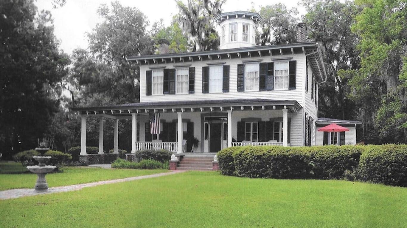 1872 John Denham House Bed and Breakfast