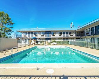Xpress Inn & Extended Stays - Marshall - Svømmebasseng