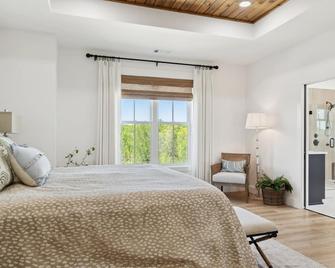Oconee Belle w/ Pool and Mountain View+ sleeps 10 - Westminster - Bedroom