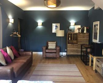 Lovely and comfortable 1-Bed Apartment in Bromley - Bromley - Living room