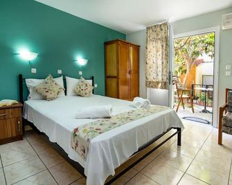Famelia Studios Lampiris - Potos - Bedroom