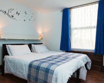 Breeze Guest House - בוטל - חדר שינה