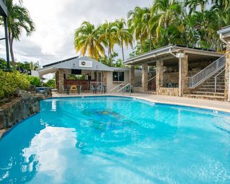 Lazy Parrot Inn - Rincon - Piscina