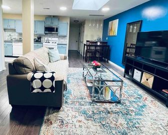 Cozy Beautiful 2BD Apt in Center City - Filadelfia - Sala de estar