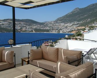 Spacious Villa, 4 ensuite bedrooms, 100m to beach, stunning views, private pool - Kalkan - Balcony