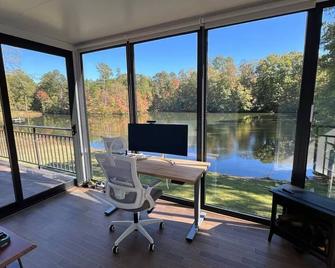 Hacker House - Do Your Best Work - La Grange