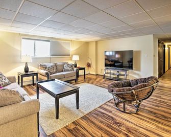 Lakefront Fairbanks Unit, 1 Mile to Pioneer Park! - Fairbanks - Sala de estar