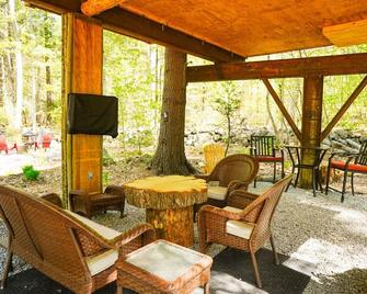 Cozy 4 season Treehouse - 30 minute drive to ski! - Meredith - Restaurant