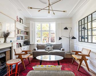 Stunning Maida Vale Apartment - London - Living room