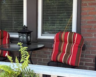 Close to Historic Downtown - “Just Like Mom’s House” - Bethlehem - Patio