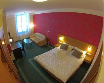 Hotel Vacek Pod Vezi - Hradec Králové - Bedroom