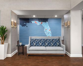 德斯坦-桑德斯廷地區漢普頓套房酒店 - Miramar 海灘 - 德斯坦 - 建築