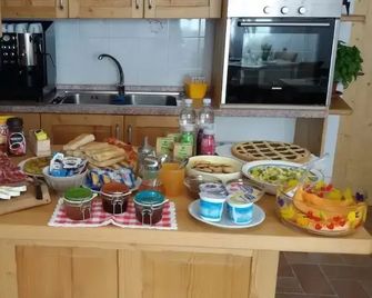 Al Riparo Affittacamere - Finale Ligure - Buffet