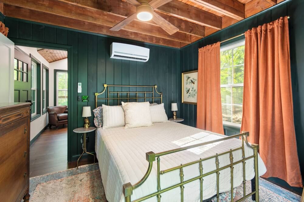 Private Treehouse getaway on Lake Barkley. Luxury in the trees! - Cadiz - Спальня
