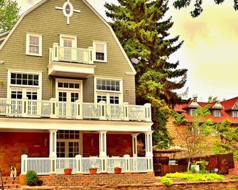 Heart of Manitou Springs. Award-winning. Luxurious. Rent all three apartments. - Manitou Springs - Gebäude