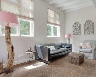 Holiday Home with a terrace at Bedafse Bergen - Uden - Living room