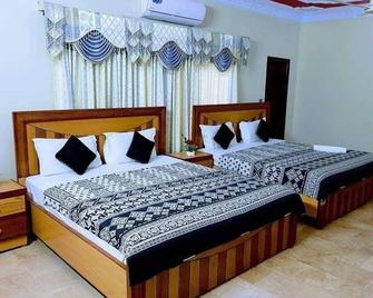 Bnb Royal Galaxy Hotel - Karachi - Bedroom
