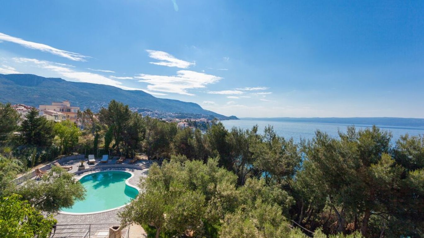 Ark Beach Apartments