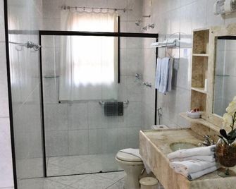 Hotel São Luiz - אגואס דה לינדויה - חדר רחצה