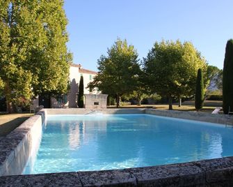Stunning Villa At The Foot Of Mont Ventoux, Swimming Pool In A Large Park - Crillon-le-Brave - Zwembad