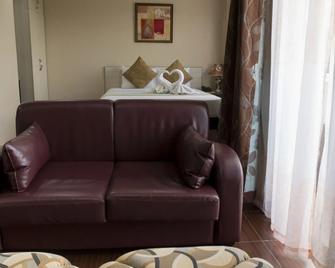 Palmbeach Resort & Spa - Lapu-Lapu City - Living room