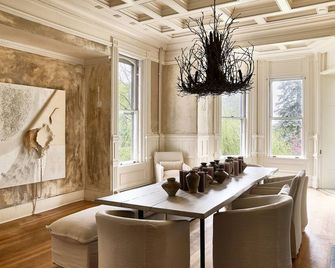 بليند تايجر بيرلينجتون - برلينغتون - غرفة طعام