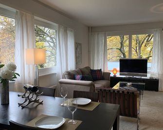 Large Charming Apartment, Bright, Close To The Center And The Old Town - Genève - Eetruimte