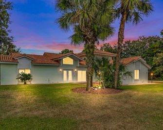 Swiss 45 - Swiss Waterski Villa & Golfing Dream Rental Property - Groveland - Building