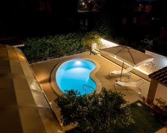 Villa Iara - Cerveteri - Piscina