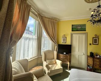 Albert & Victoria Guest House - Eastbourne - Bathroom