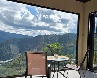Cabaña en la Montaña Cerca del Parque Nacional Tapantí Orosi, Cartago Costa Rica - Orosí - Balcón