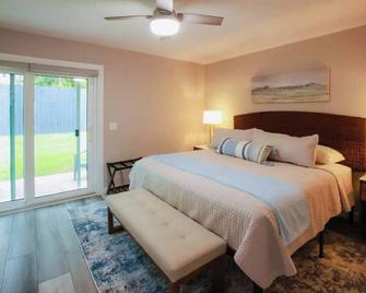 Cozy 1-bedroom apartment in charming Enterprise with WiFi, AC - Enterprise - Bedroom