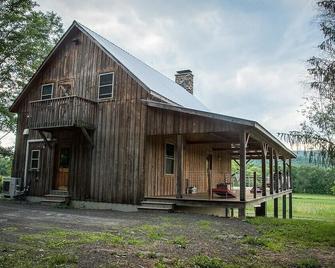 Gorgeous, Amish-Built Post and Beam Cabin on 10 acres, relax and unplug! - Mcveytown - Building