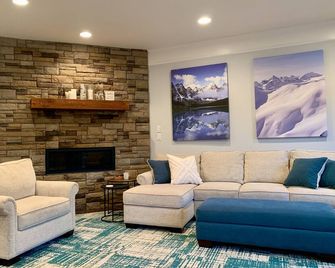 Luxury townhome in the White Mtns. Convenient to hiking and area activities! - Lincoln - Wohnzimmer