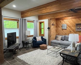 Mountain View 3-bedroom apartment in Carrabassett Valley 10 minutes to Sugarloaf - Carrabassett Valley - Sala de estar