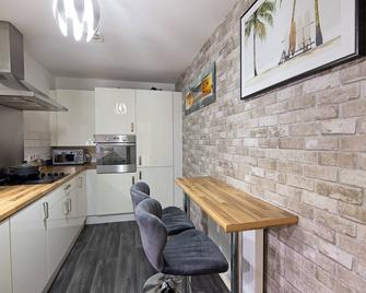 Stylish Lodge Villa - Manchester - Küche