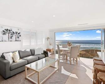 Collaroy Beachfront Escape - New Listing - Collaroy - Sala de estar