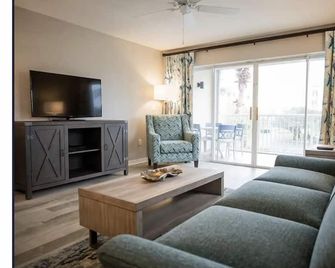 1-bedroom resort in superb Cape Canaveral w/Lazy River and direct beach access - Cape Canaveral - Salon