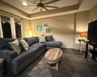 Waterfront Pet Friendly Guest Suite with Pool, Mini Beach - Bonita Springs - Living room