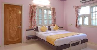 Oyo 10031 Wind Chimes Boutique Guest House - Surat - Bedroom