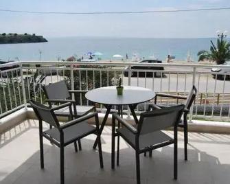 Eco Green Living - Toroni - Balcón