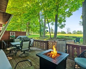 Spring Fling! Indian Lake, Dock, Golf, Hike - Central City - Patio