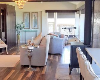Star House Lodge - Ocean Front Timbered Lodge - Fort Bragg - Wohnzimmer