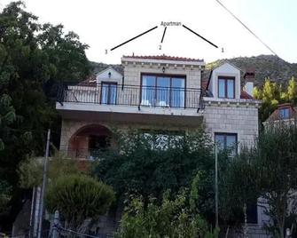 Apartmani Ljuta Naranca - Zaton - Building