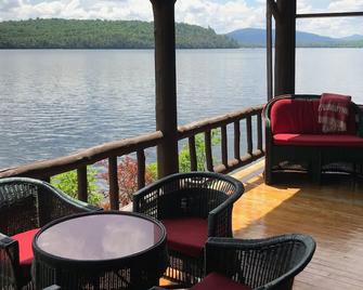 1904 Historic Waterfront Home And Pontoon. September Special Available! - Keene - Balcón